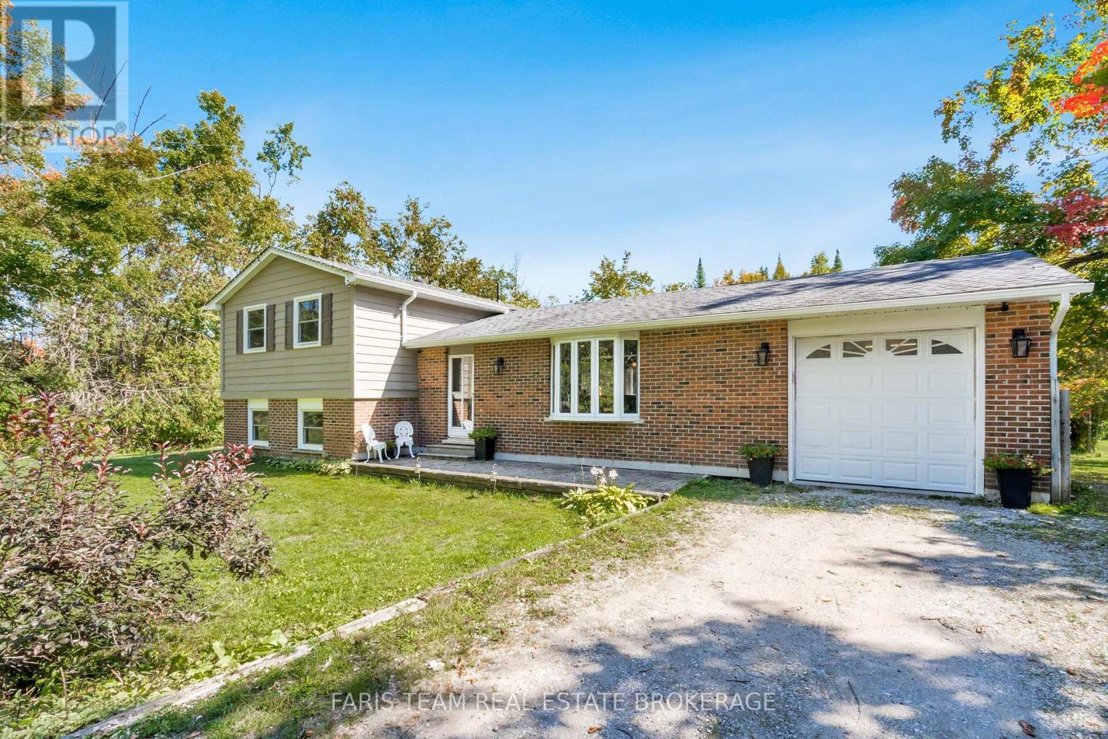 51 Tudhope Boulevard, Oro-Medonte, Ontario  L0L 1T0 - Photo 2 - S12411265