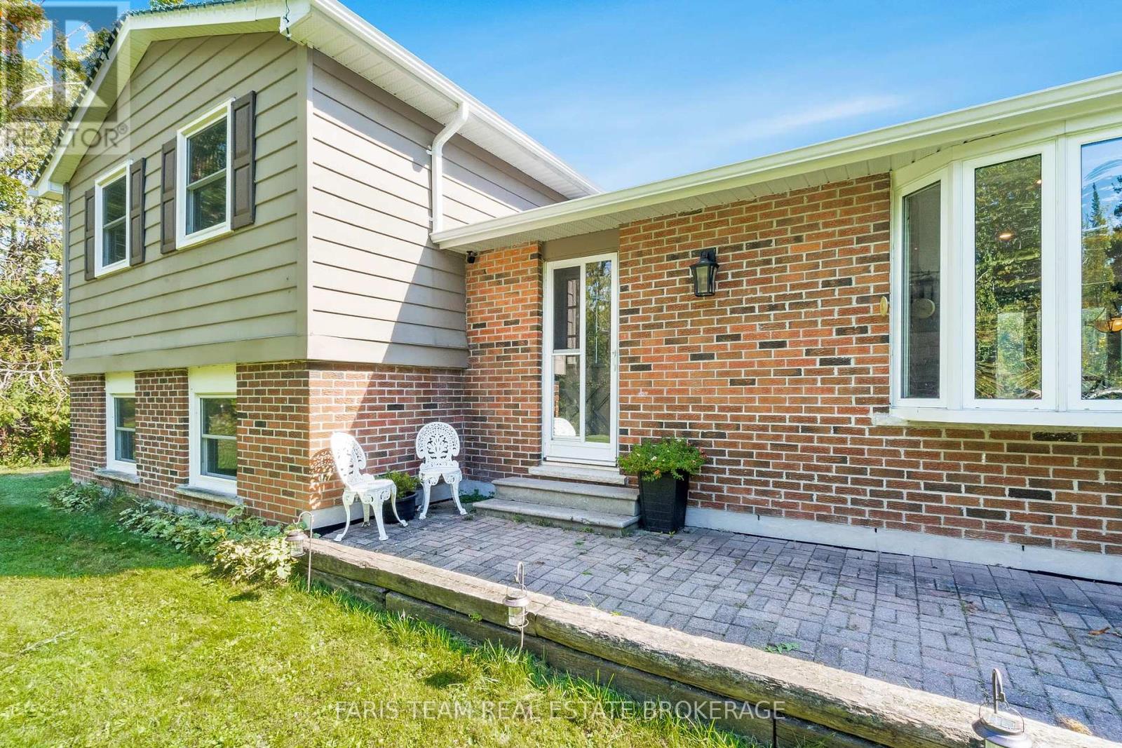 51 Tudhope Boulevard, Oro-Medonte, Ontario  L0L 1T0 - Photo 3 - S12411265