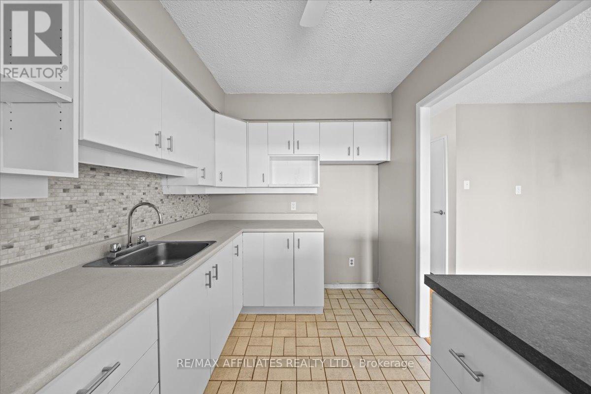 1507 - 158b Mcarthur Avenue, Ottawa, Ontario  K1L 8C9 - Photo 6 - X12411328