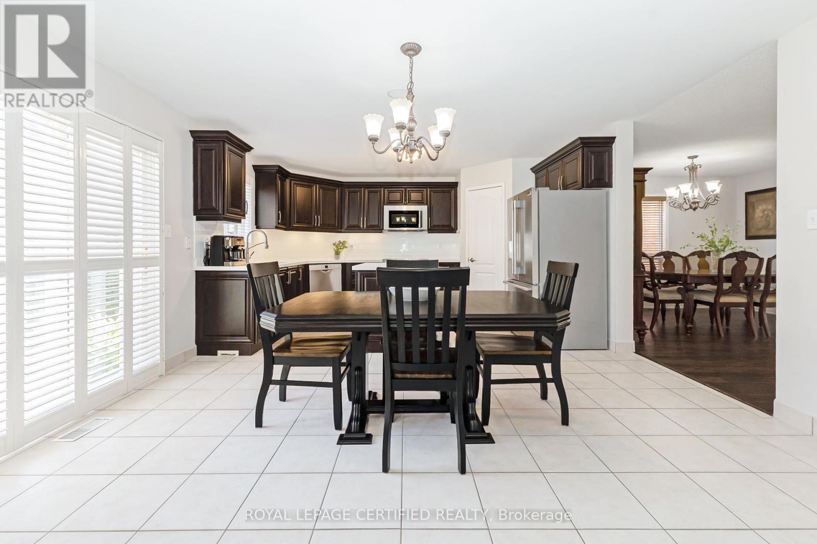 43 Heatherdale Drive, Brampton, Ontario  L7A 2H4 - Photo 11 - W12411273