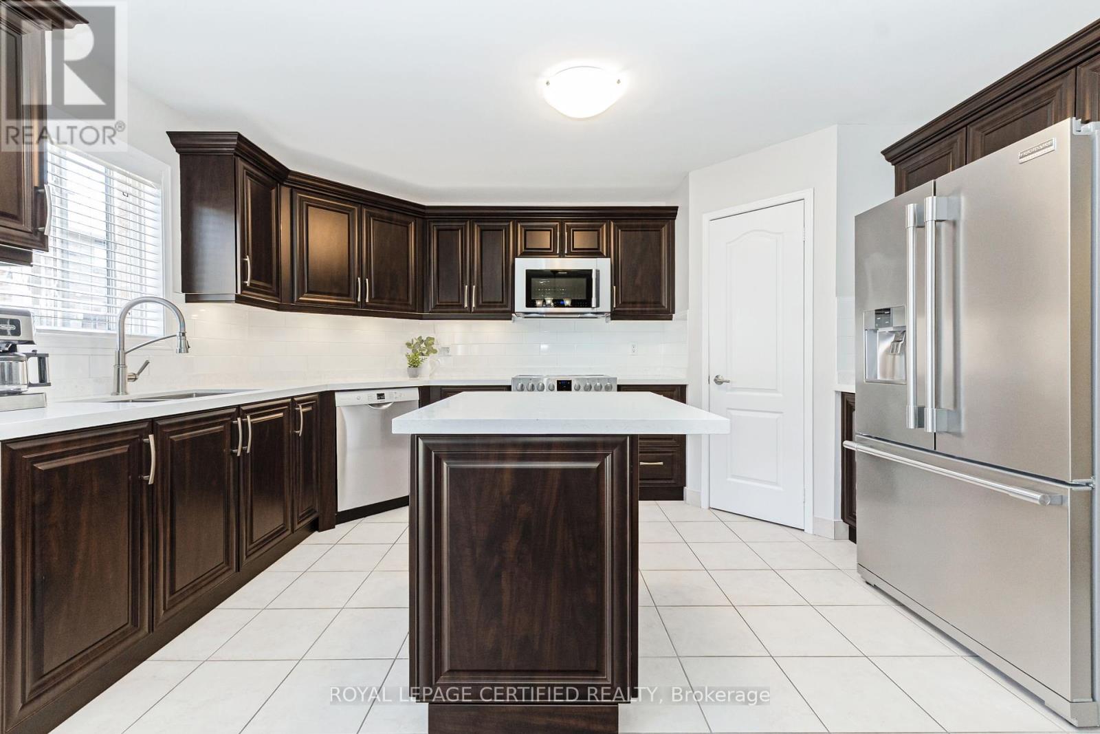 43 Heatherdale Drive, Brampton, Ontario  L7A 2H4 - Photo 13 - W12411273