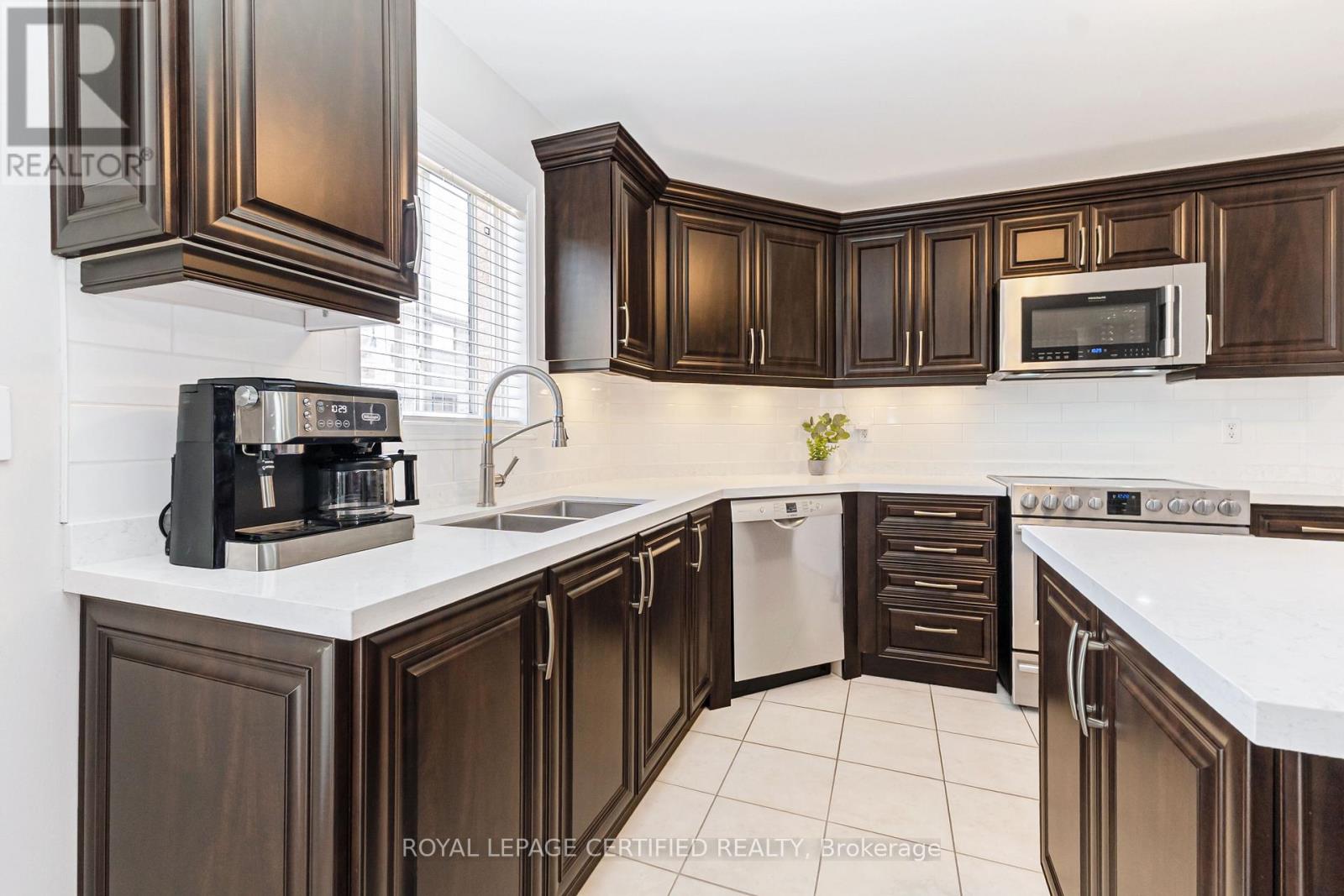 43 Heatherdale Drive, Brampton, Ontario  L7A 2H4 - Photo 14 - W12411273
