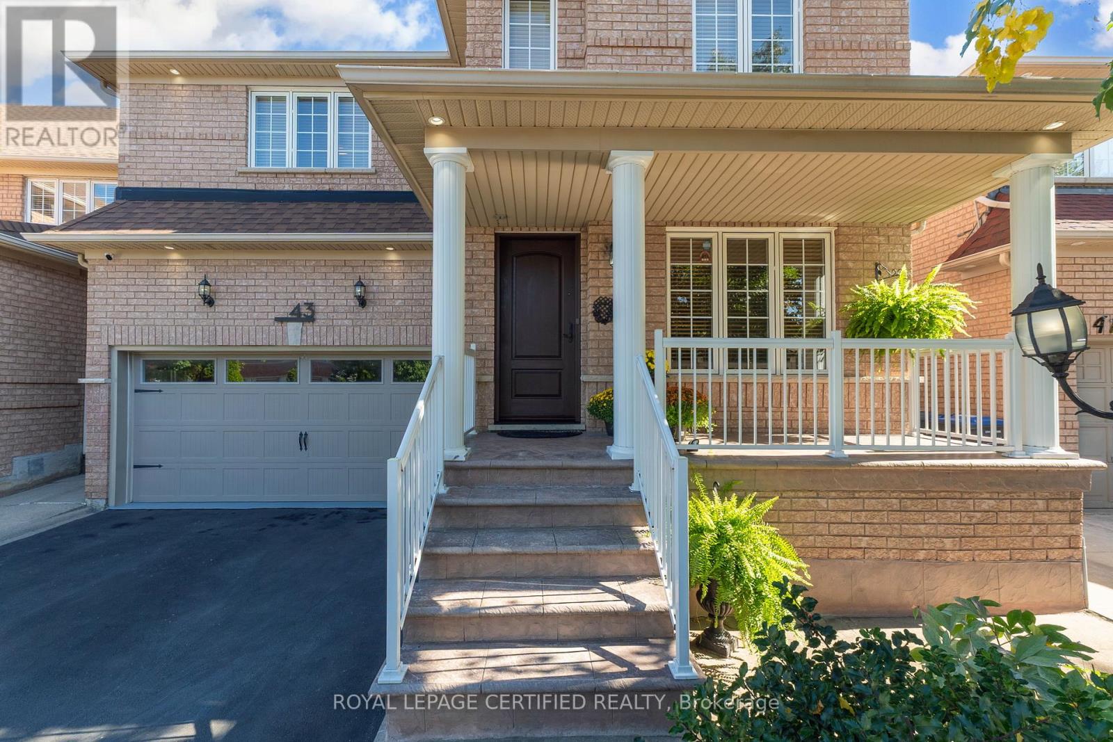 43 Heatherdale Drive, Brampton, Ontario  L7A 2H4 - Photo 2 - W12411273