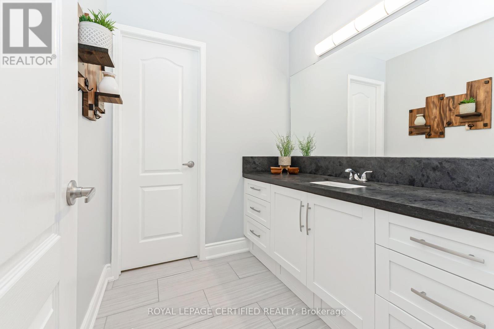 43 Heatherdale Drive, Brampton, Ontario  L7A 2H4 - Photo 25 - W12411273