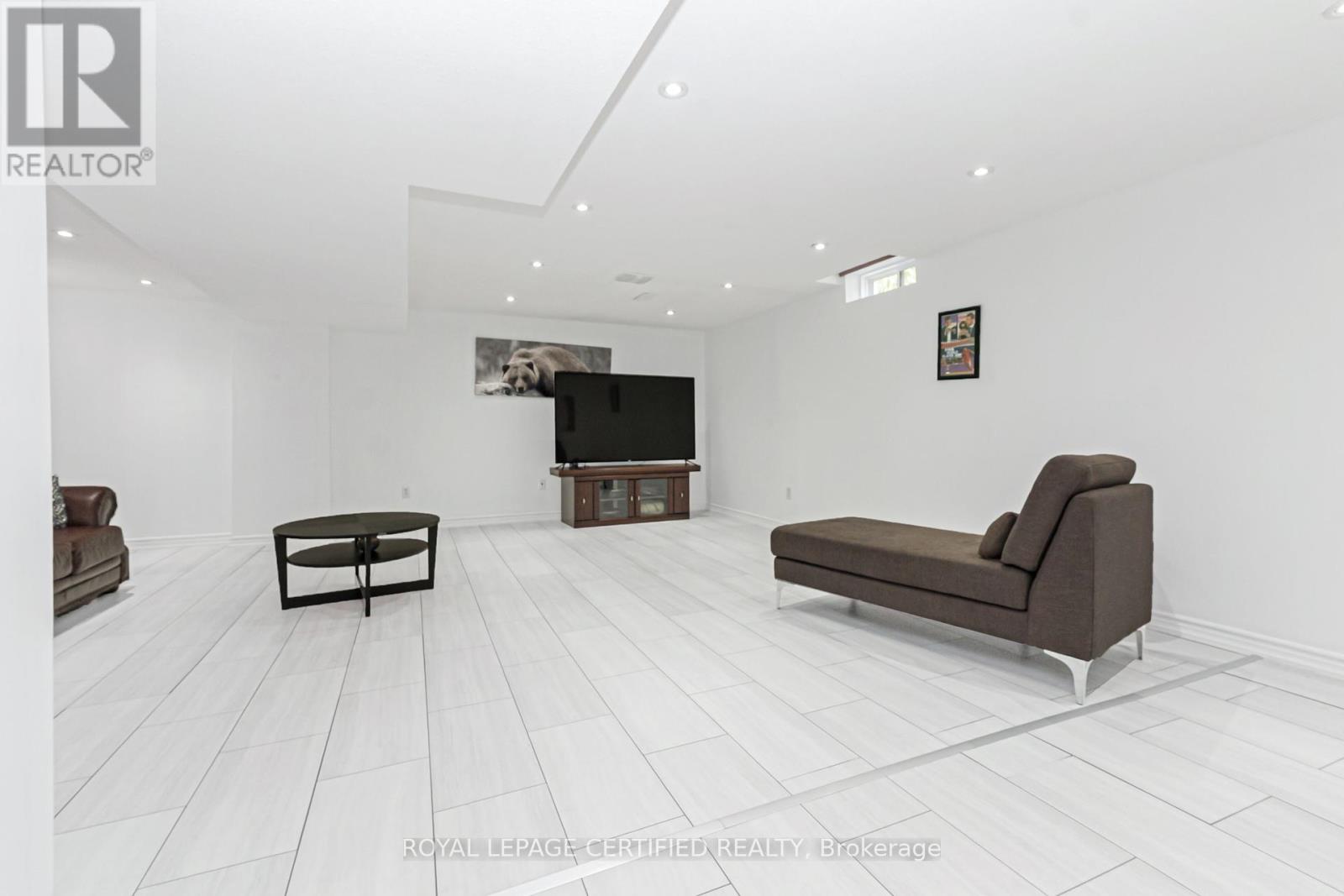 43 Heatherdale Drive, Brampton, Ontario  L7A 2H4 - Photo 27 - W12411273