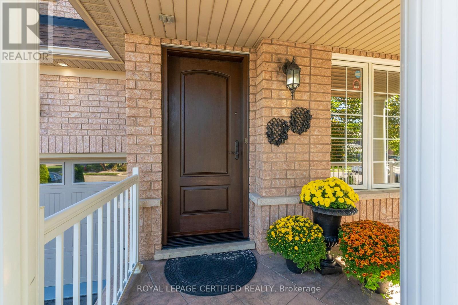 43 Heatherdale Drive, Brampton, Ontario  L7A 2H4 - Photo 4 - W12411273