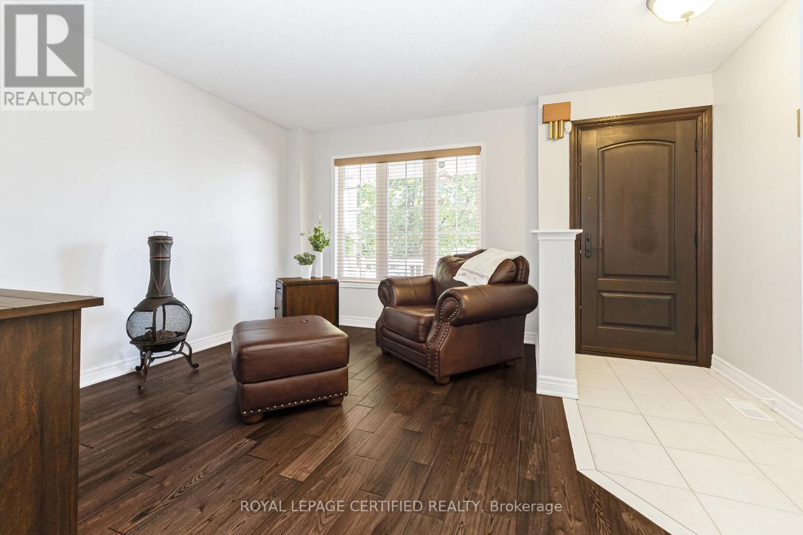 43 Heatherdale Drive, Brampton, Ontario  L7A 2H4 - Photo 5 - W12411273