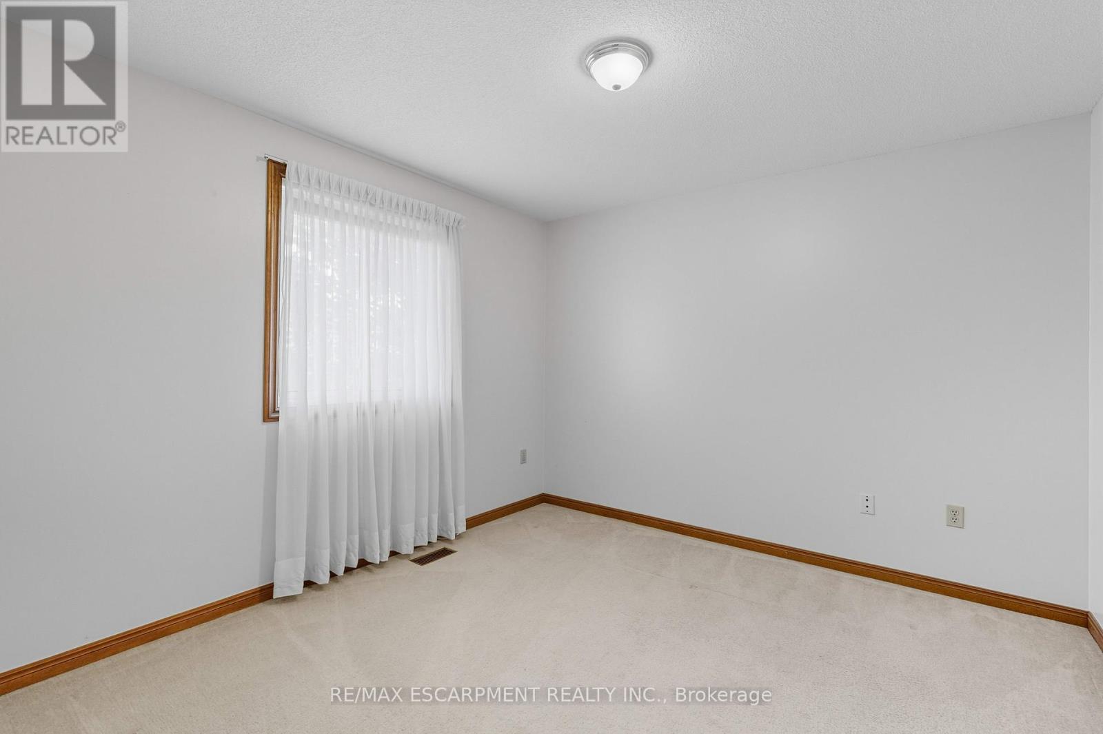 40 Gatestone Drive, Hamilton, Ontario  L8J 2P4 - Photo 34 - X12411264