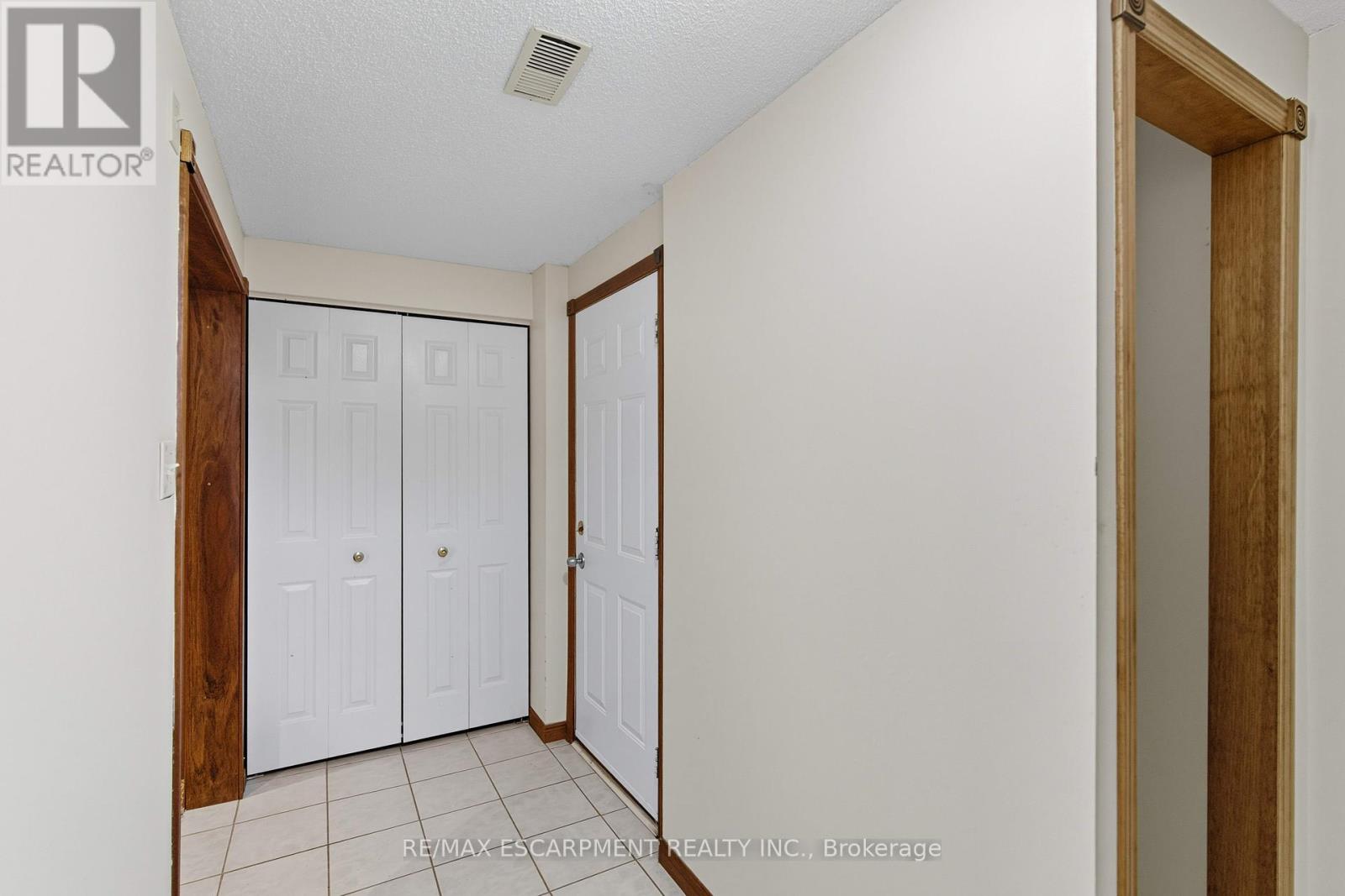 40 Gatestone Drive, Hamilton, Ontario  L8J 2P4 - Photo 40 - X12411264