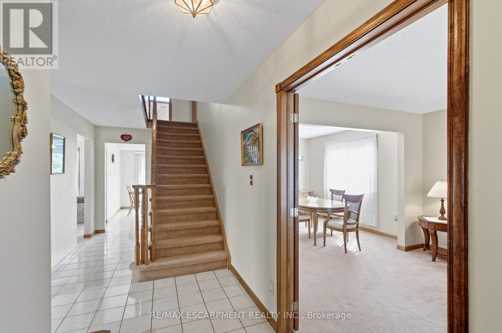 40 Gatestone Drive, Hamilton, Ontario  L8J 2P4 - Photo 5 - X12411264