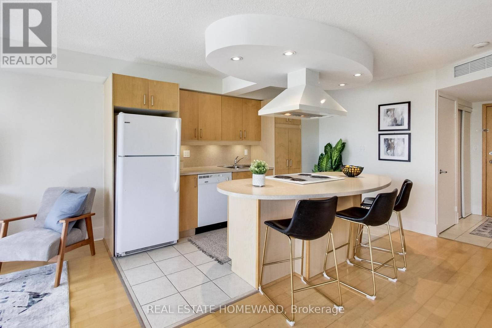 201 - 550 Queens Quay W, Toronto (Waterfront Communities), Ontario  M5V 3M8 - Photo 10 - C12411300