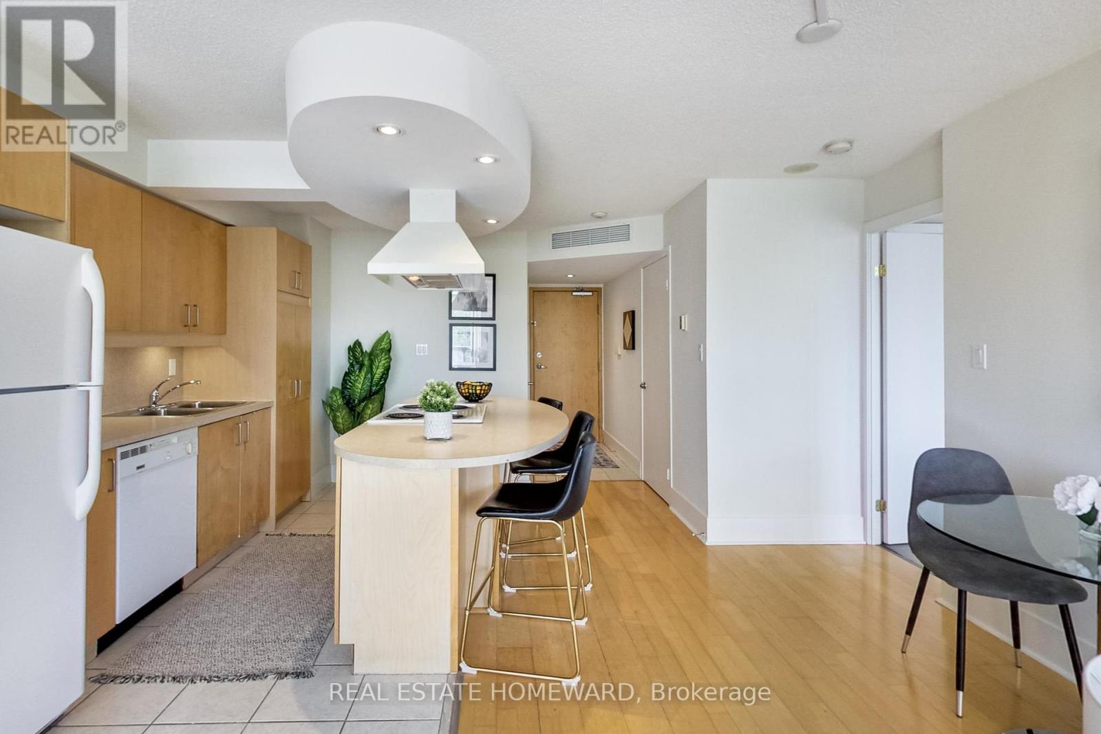 201 - 550 Queens Quay W, Toronto (Waterfront Communities), Ontario  M5V 3M8 - Photo 11 - C12411300