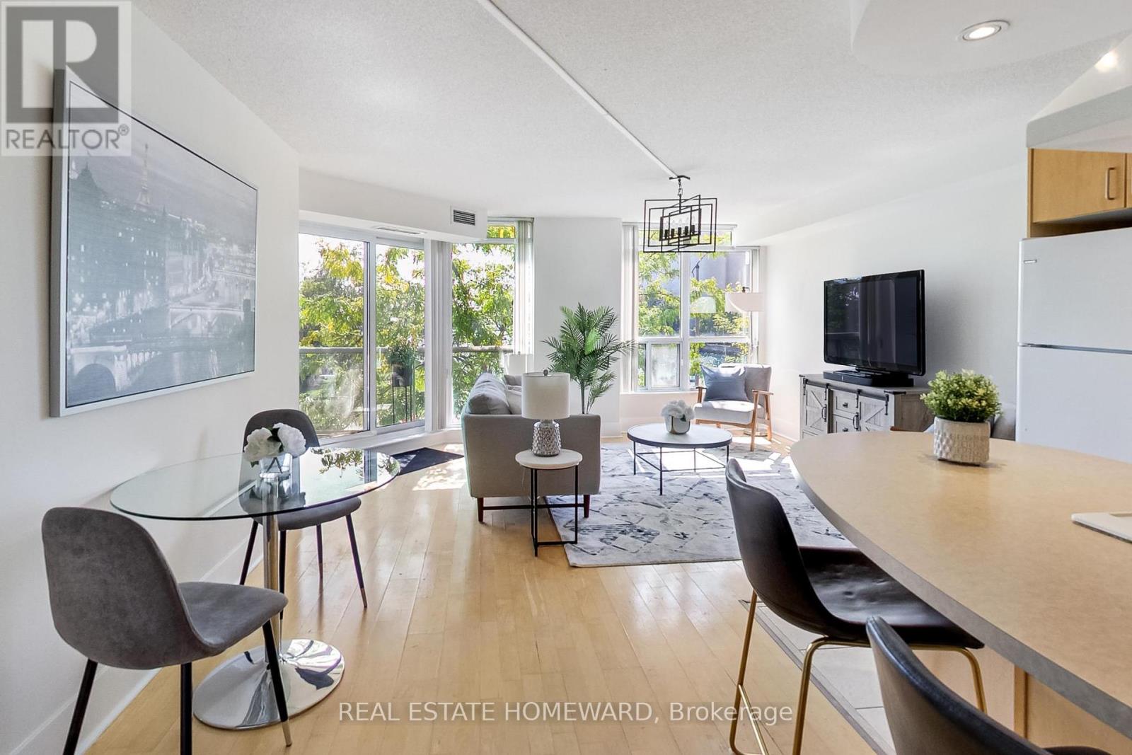 201 - 550 Queens Quay W, Toronto (Waterfront Communities), Ontario  M5V 3M8 - Photo 4 - C12411300