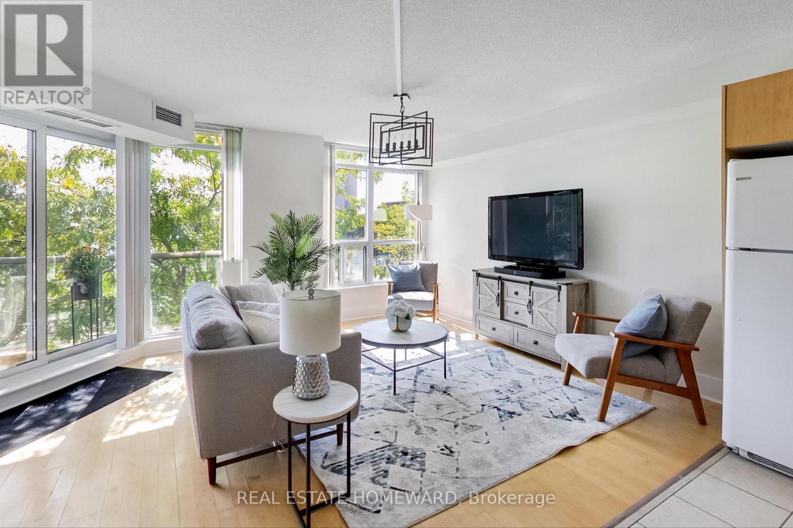 201 - 550 Queens Quay W, Toronto (Waterfront Communities), Ontario  M5V 3M8 - Photo 5 - C12411300