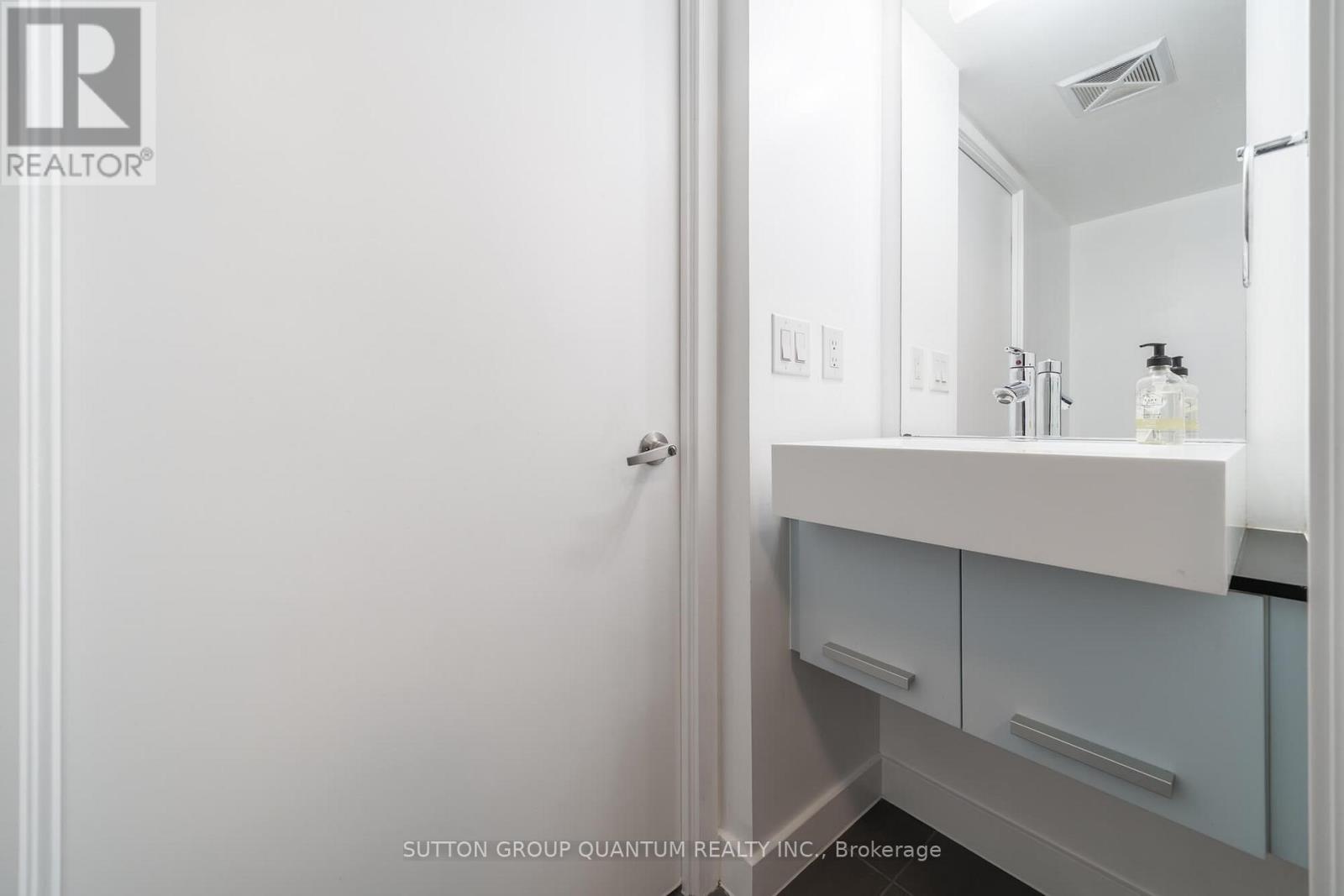1810 - 38 Dan Leckie Way, Toronto, Ontario  M5V 2V6 - Photo 22 - C12411314