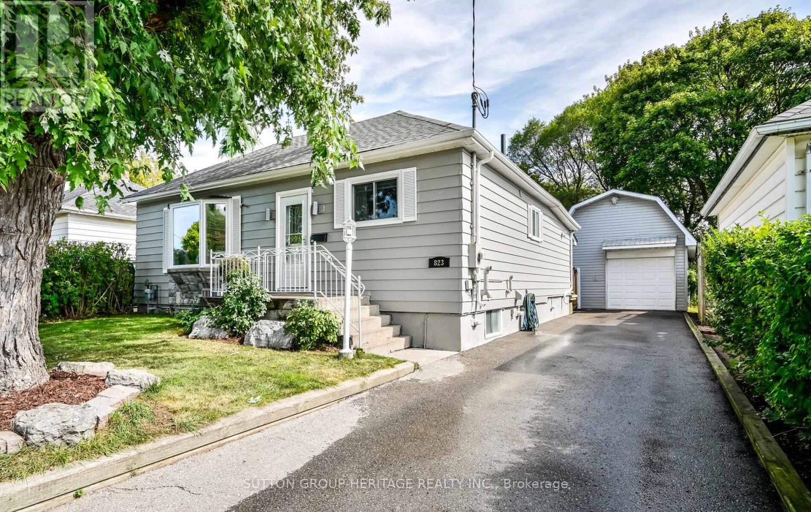 823 Rowena Street, Oshawa, Ontario  L1H 4Z6 - Photo 1 - E12411281