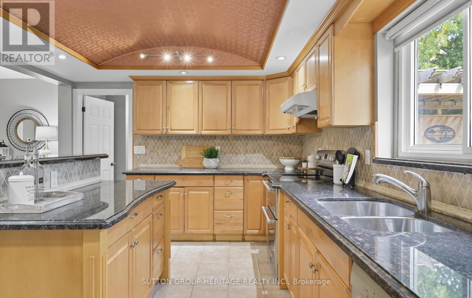 823 Rowena Street, Oshawa, Ontario  L1H 4Z6 - Photo 11 - E12411281