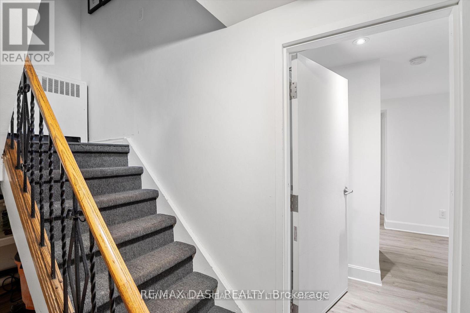 1 - 263 Boston Avenue, Toronto, Ontario  M4M 2V4 - Photo 3 - E12411346