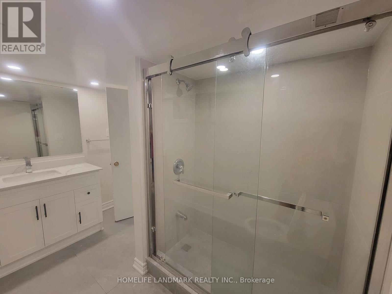 Basment - 307 Axminster Drive, Richmond Hill, Ontario  L4C 2W3 - Photo 11 - N12411355
