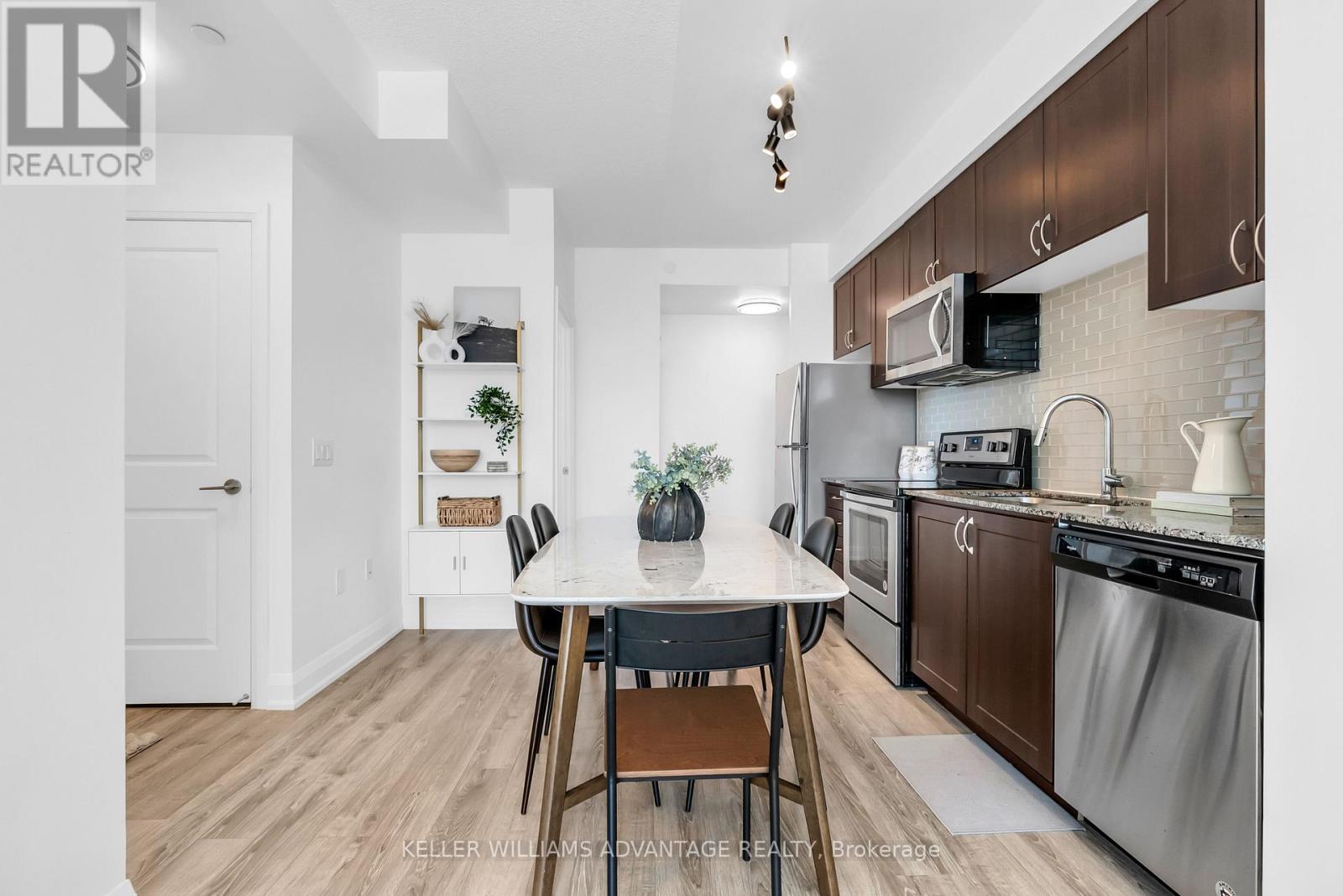 813 - 2800 Keele Street, Toronto, Ontario  M3M 2G4 - Photo 6 - W12409576