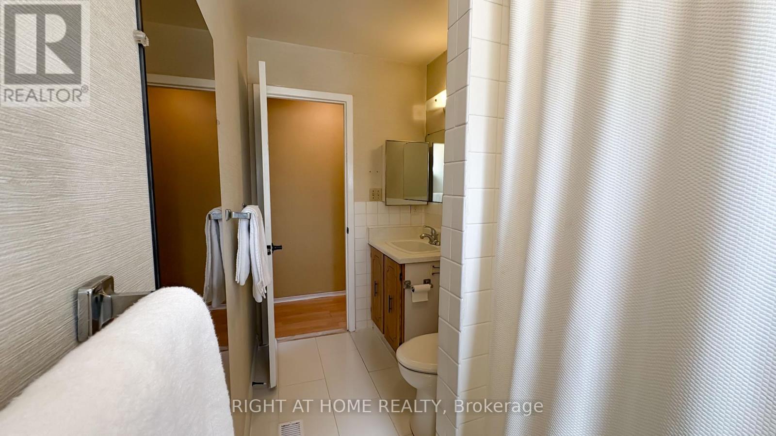 8 58th Street S, Wasaga Beach, Ontario  L9Z 1W6 - Photo 9 - S12411309