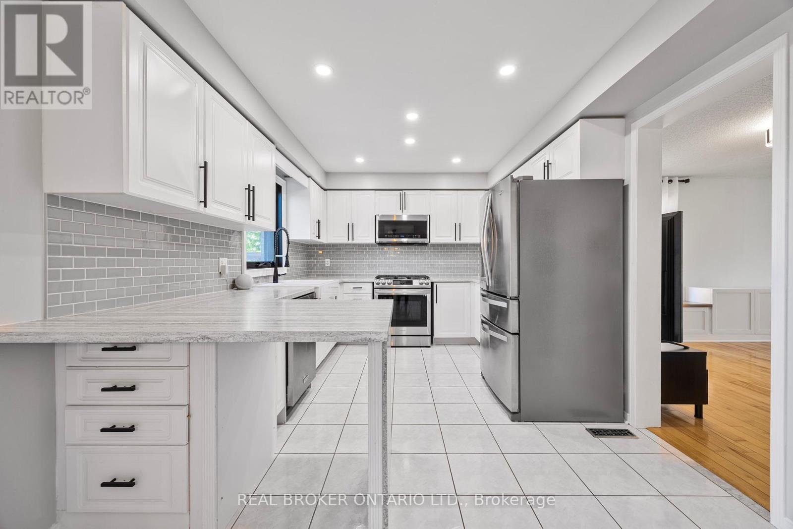 32 Black Willow Drive, Barrie (Holly), Ontario  L4N 9M1 - Photo 10 - S12411319