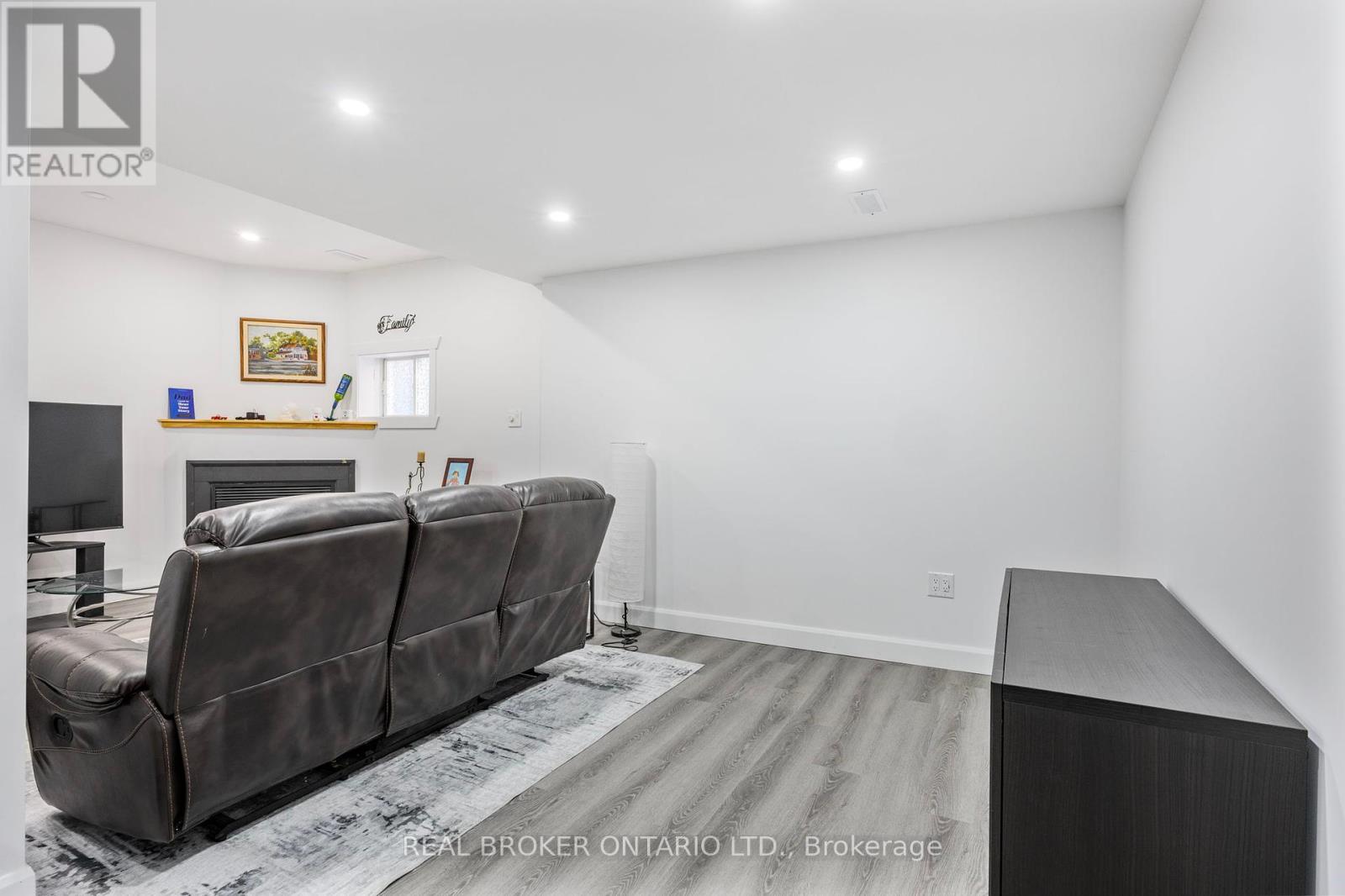32 Black Willow Drive, Barrie (Holly), Ontario  L4N 9M1 - Photo 37 - S12411319