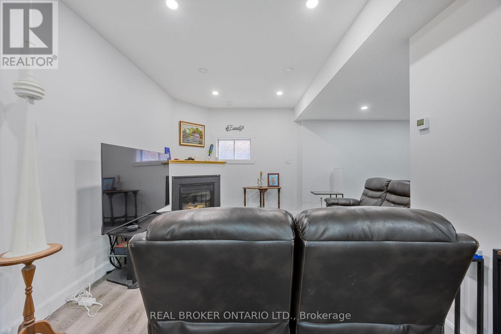 32 Black Willow Drive, Barrie (Holly), Ontario  L4N 9M1 - Photo 40 - S12411319