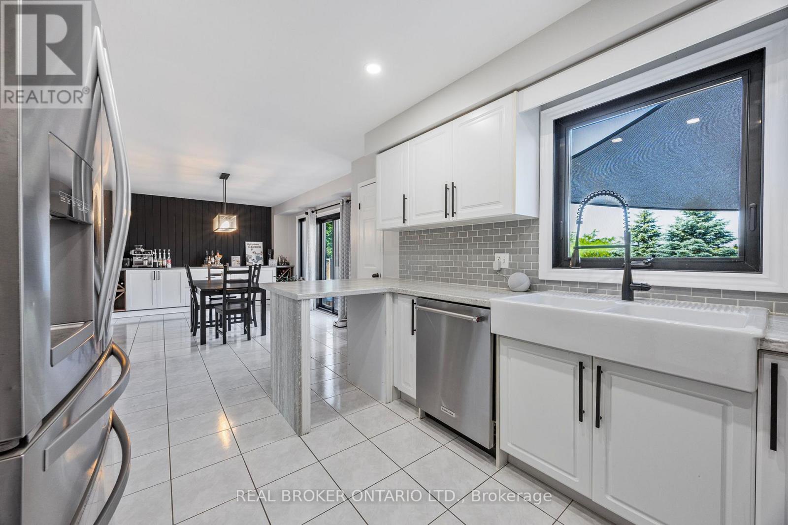32 Black Willow Drive, Barrie (Holly), Ontario  L4N 9M1 - Photo 8 - S12411319