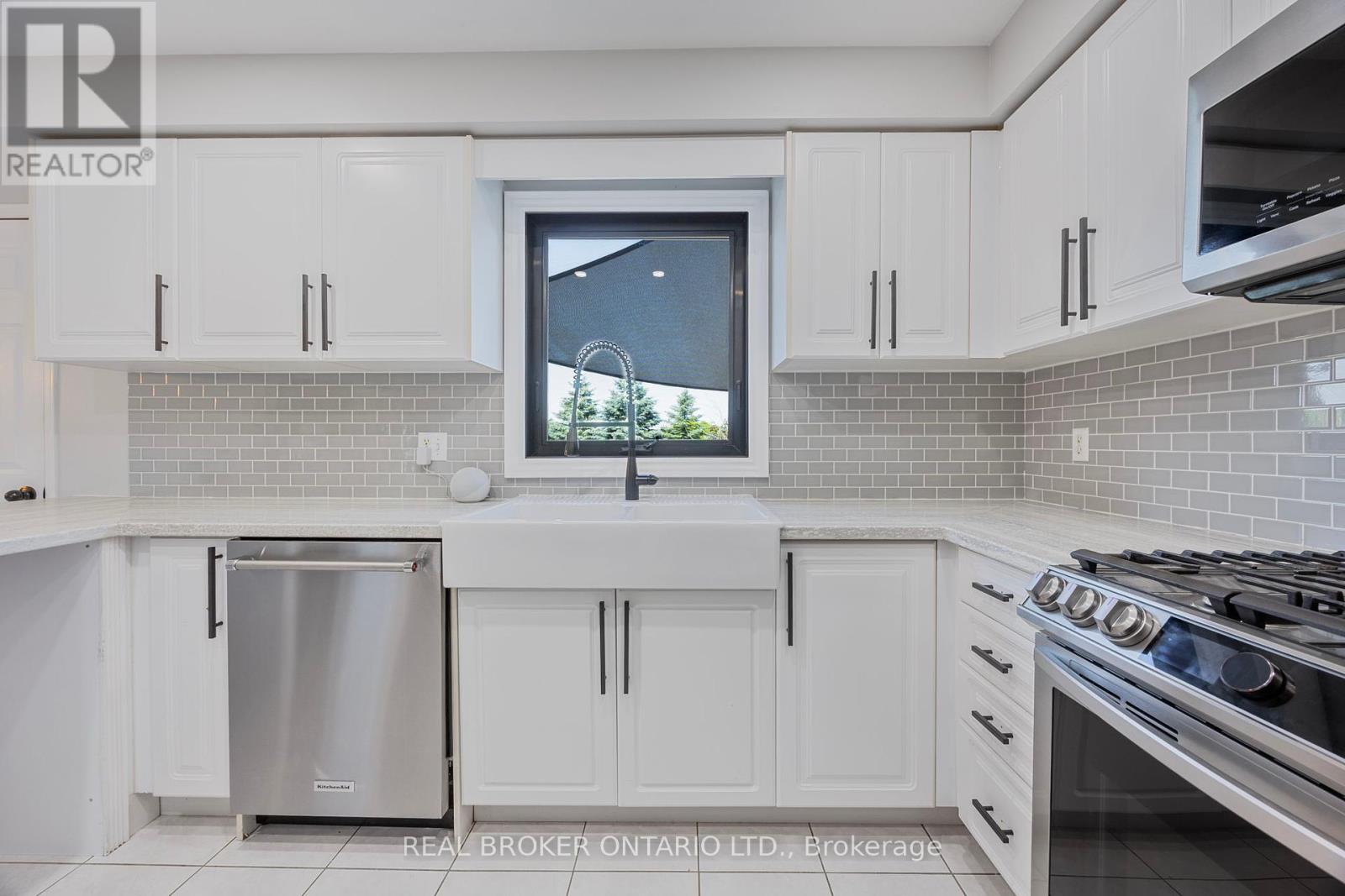 32 Black Willow Drive, Barrie (Holly), Ontario  L4N 9M1 - Photo 9 - S12411319