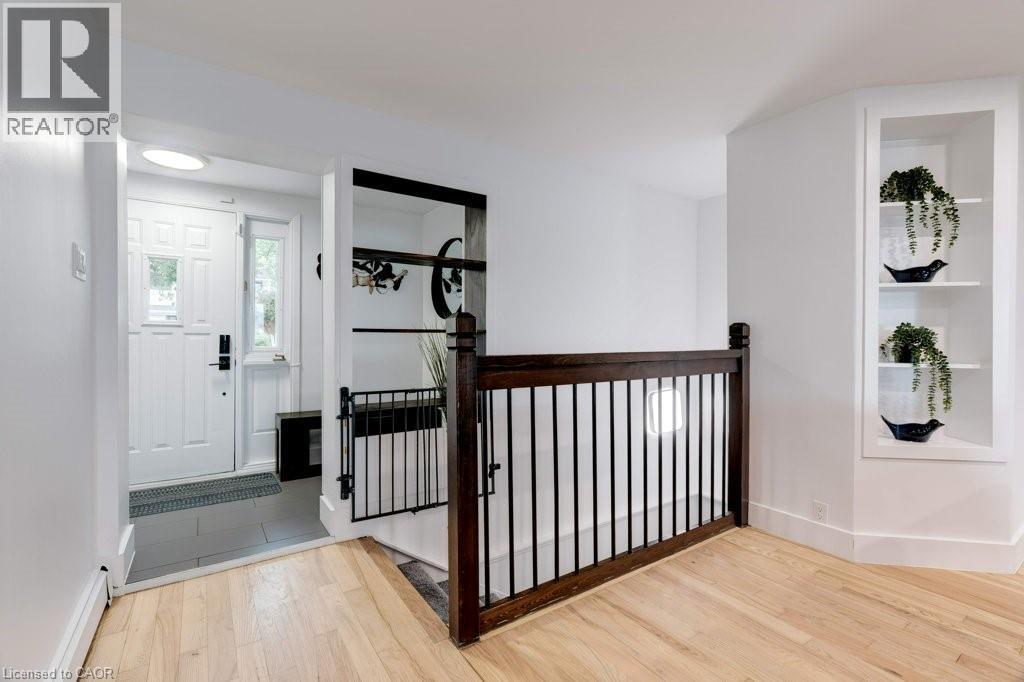 636 West Oval Drive, Burlington, Ontario  L7T 1B9 - Photo 6 - 40770788