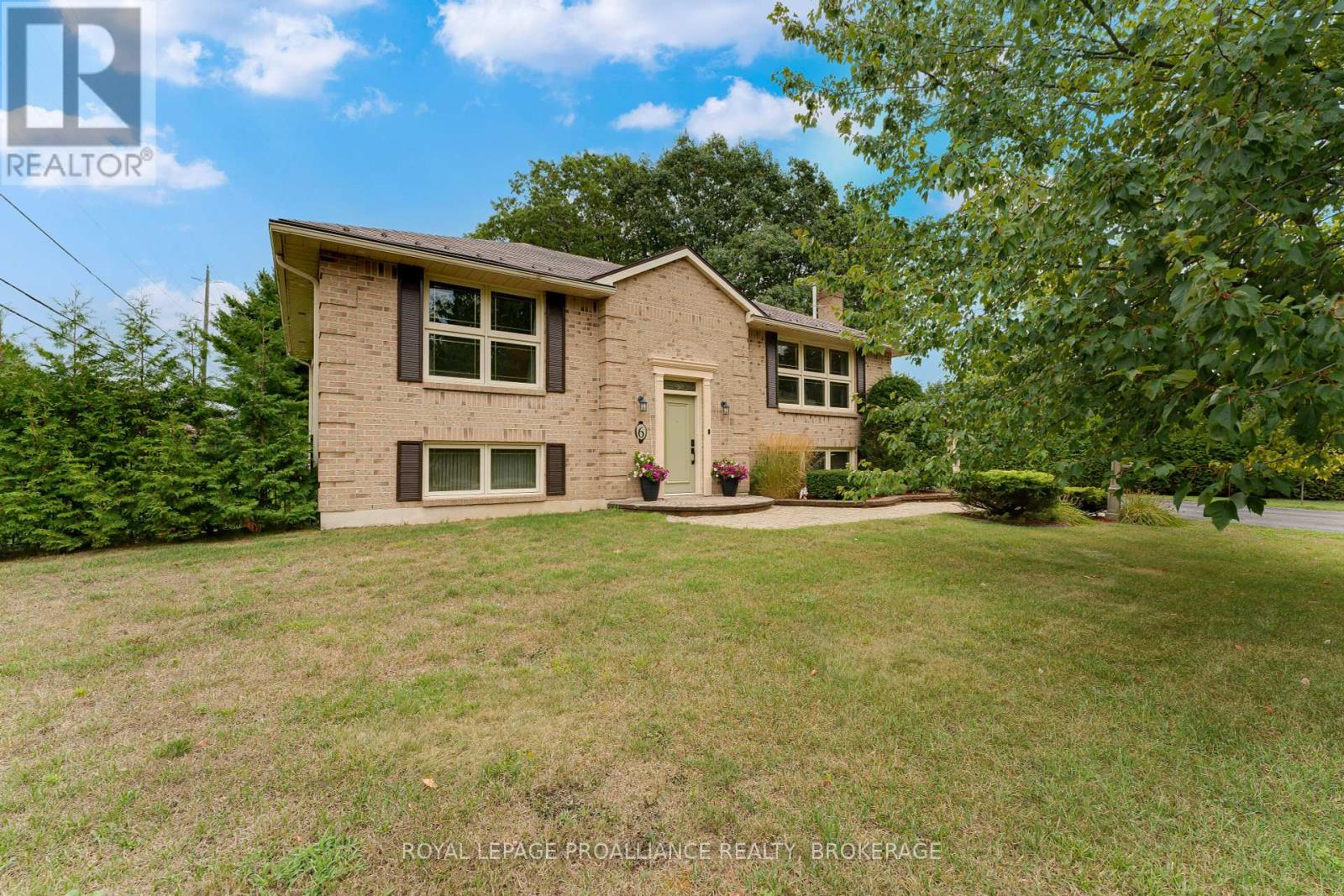 Property at 6 FAIRCREST BOULEVARD image 2