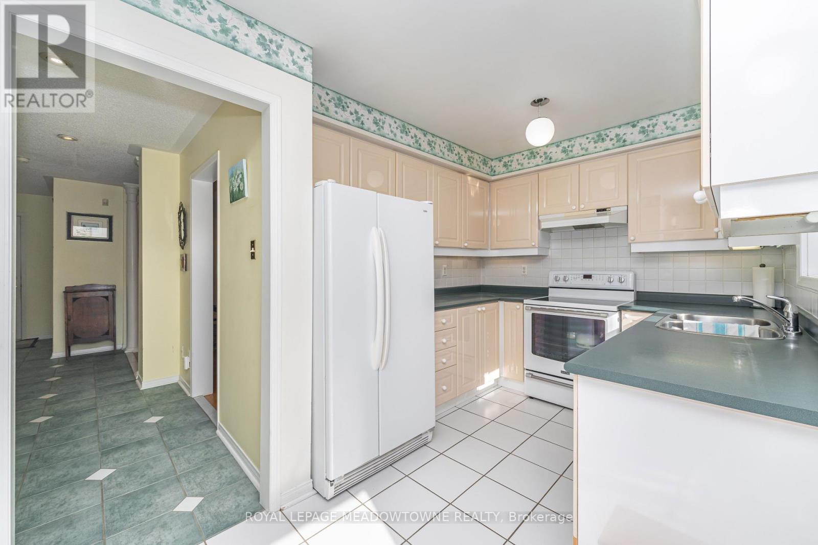 6986 Elliott Parliament Street, Mississauga, Ontario  L5W 1B7 - Photo 12 - W12411286