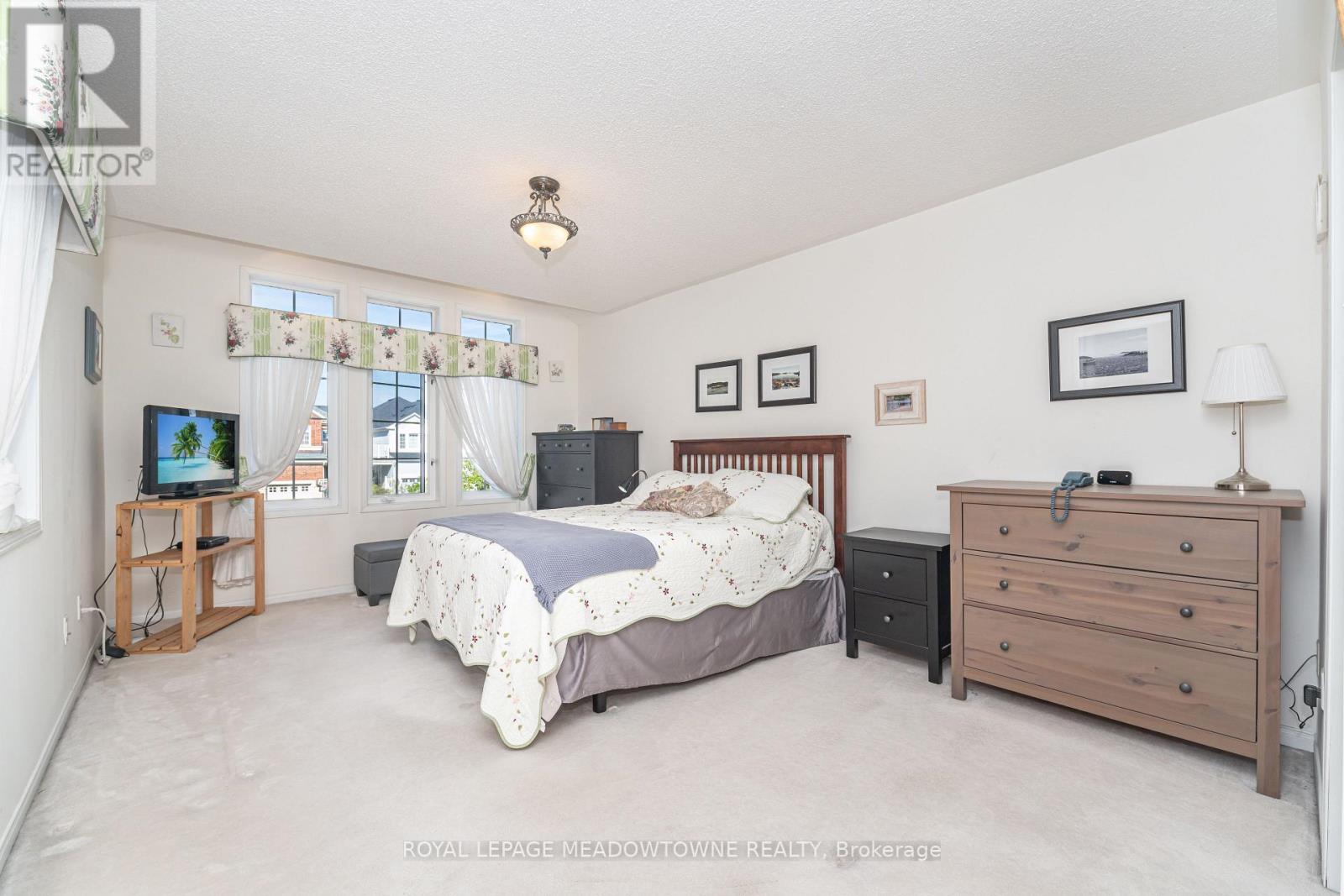 6986 Elliott Parliament Street, Mississauga, Ontario  L5W 1B7 - Photo 18 - W12411286