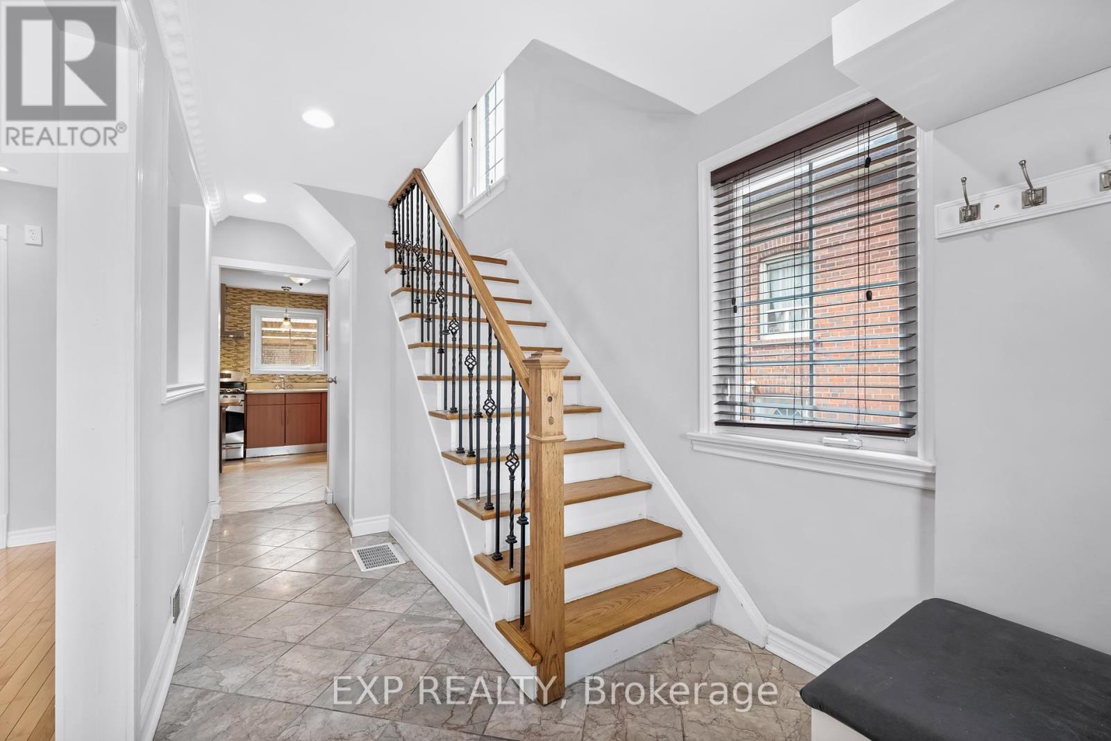 722 Weston Road, Toronto (Rockcliffe-Smythe), Ontario  M6N 3R5 - Photo 10 - W12411358