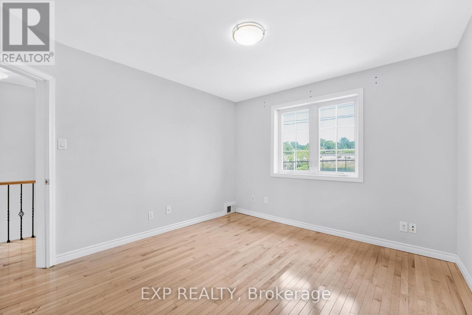 722 Weston Road, Toronto (Rockcliffe-Smythe), Ontario  M6N 3R5 - Photo 12 - W12411358