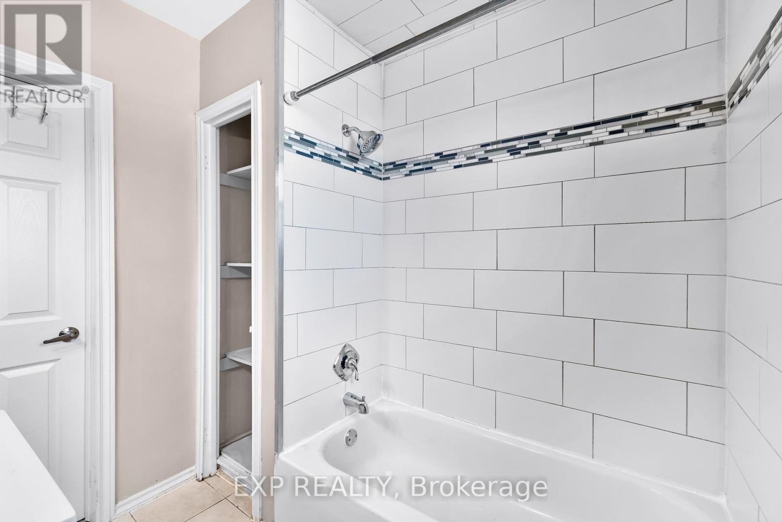 722 Weston Road, Toronto (Rockcliffe-Smythe), Ontario  M6N 3R5 - Photo 15 - W12411358
