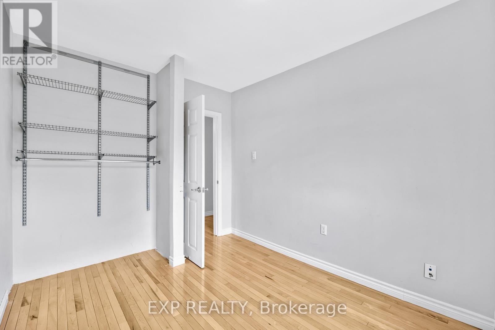 722 Weston Road, Toronto (Rockcliffe-Smythe), Ontario  M6N 3R5 - Photo 17 - W12411358
