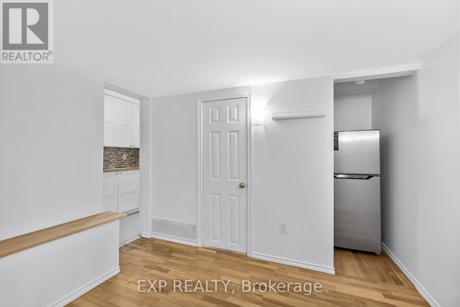722 Weston Road, Toronto (Rockcliffe-Smythe), Ontario  M6N 3R5 - Photo 18 - W12411358
