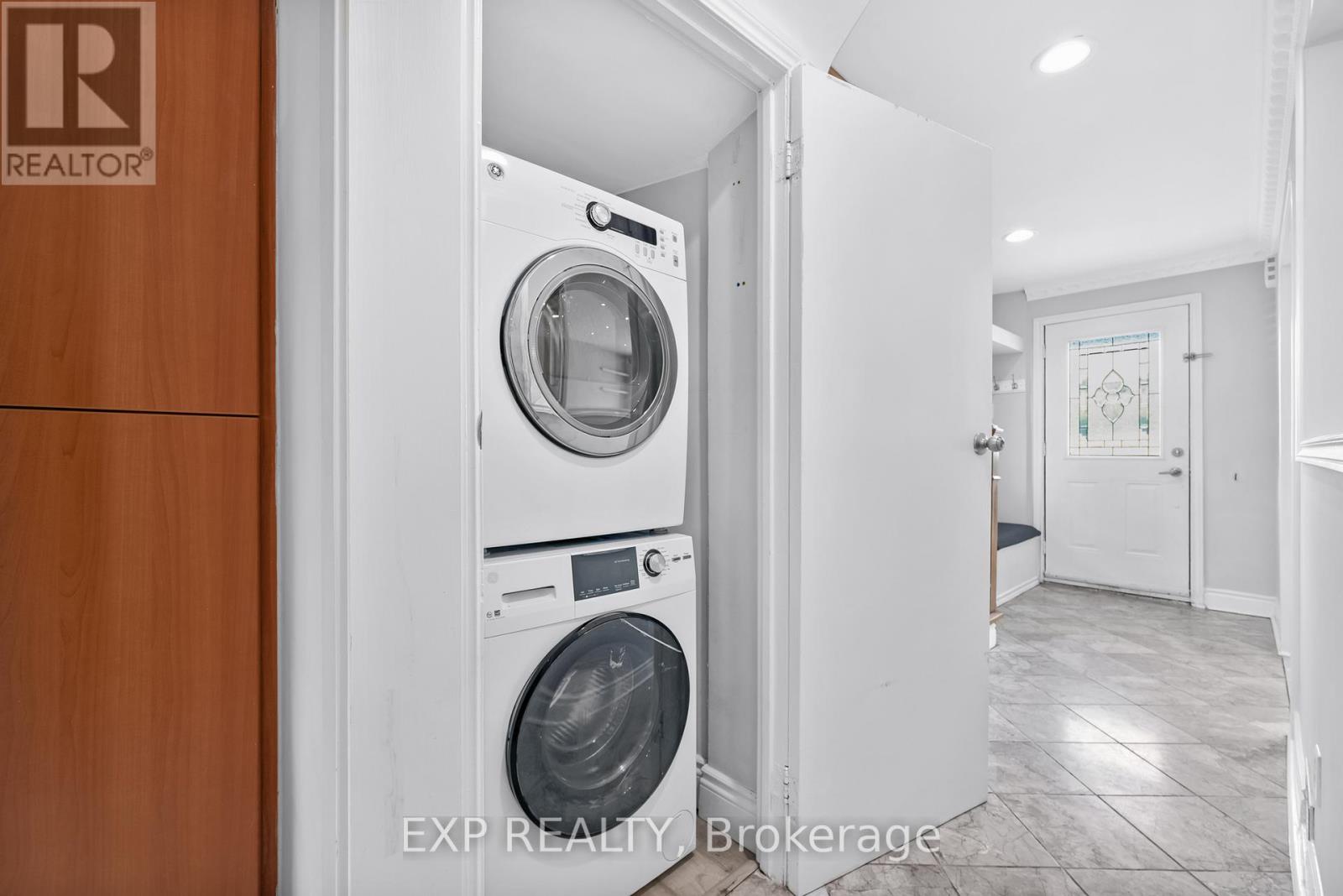 722 Weston Road, Toronto (Rockcliffe-Smythe), Ontario  M6N 3R5 - Photo 19 - W12411358