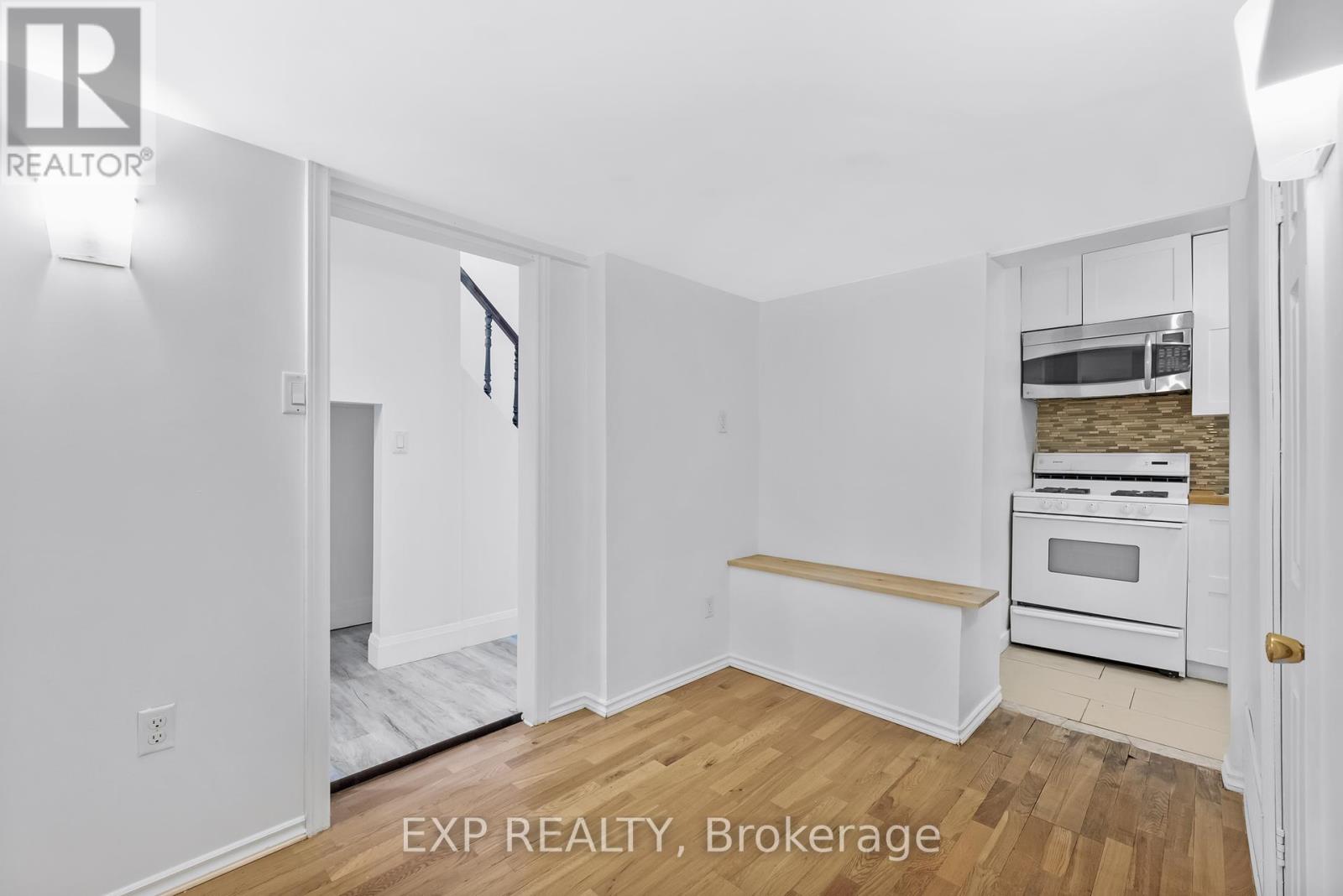 722 Weston Road, Toronto (Rockcliffe-Smythe), Ontario  M6N 3R5 - Photo 21 - W12411358