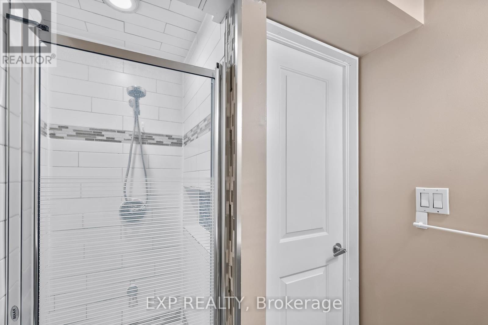 722 Weston Road, Toronto (Rockcliffe-Smythe), Ontario  M6N 3R5 - Photo 27 - W12411358