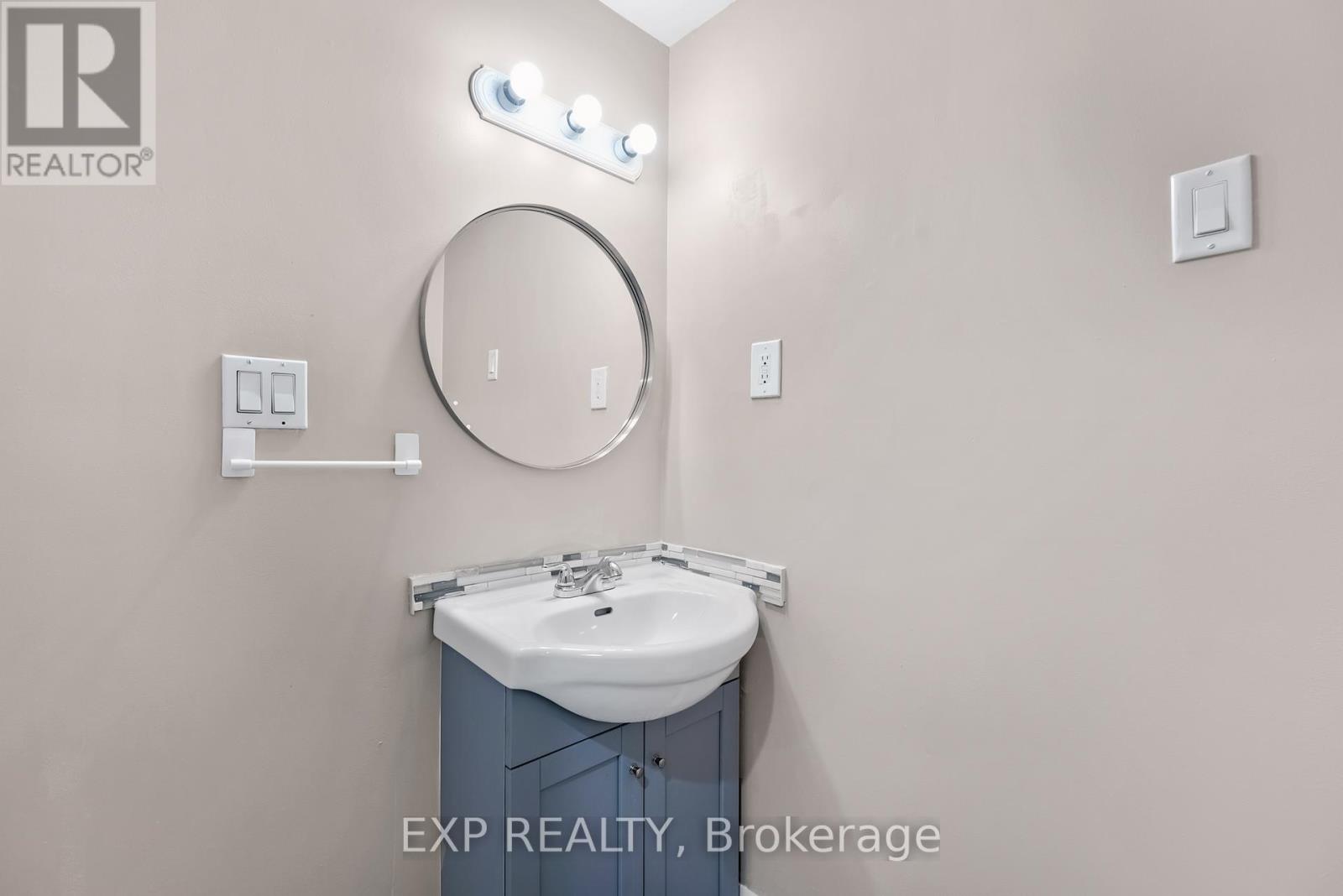 722 Weston Road, Toronto (Rockcliffe-Smythe), Ontario  M6N 3R5 - Photo 28 - W12411358