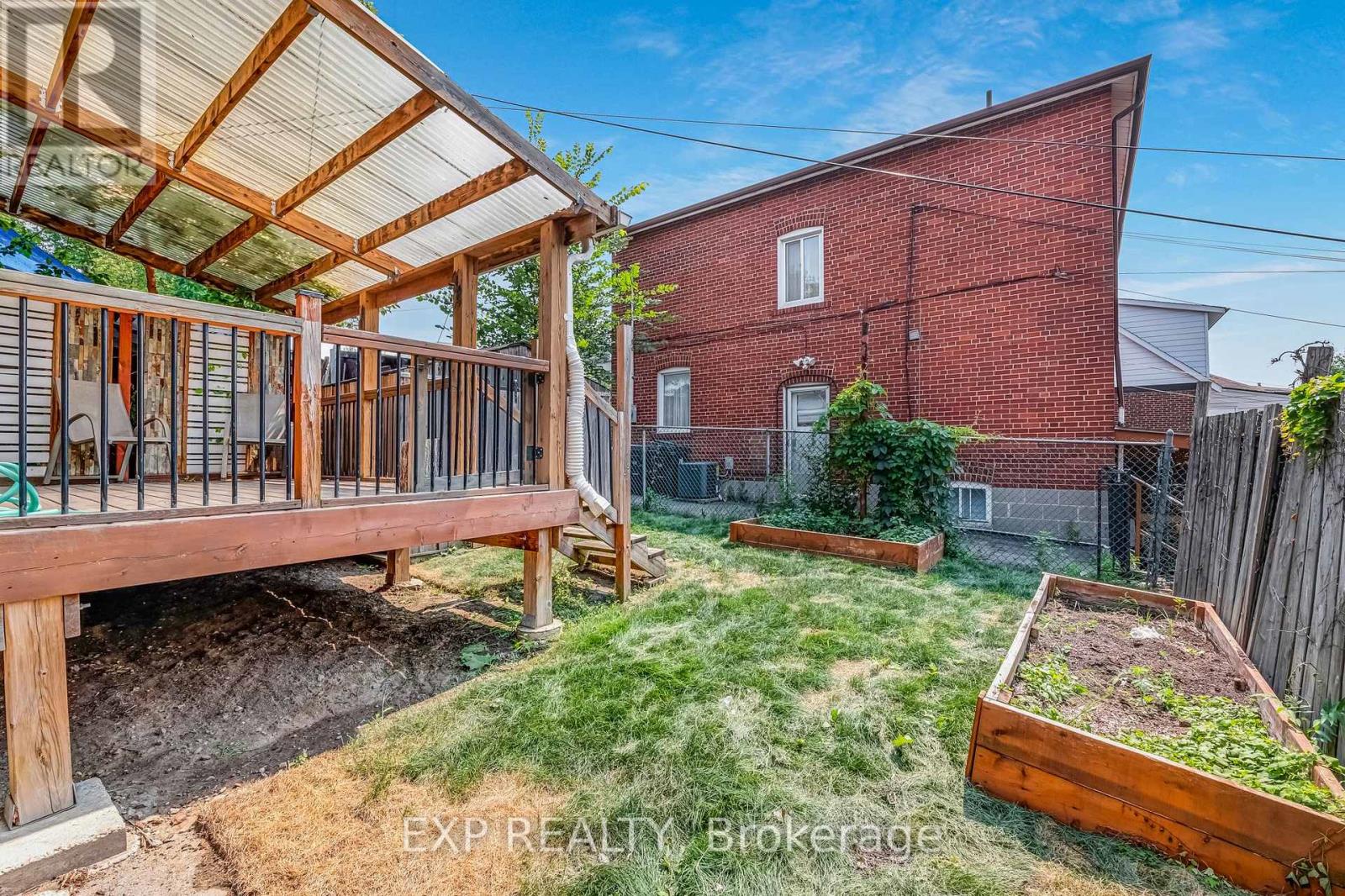722 Weston Road, Toronto (Rockcliffe-Smythe), Ontario  M6N 3R5 - Photo 33 - W12411358