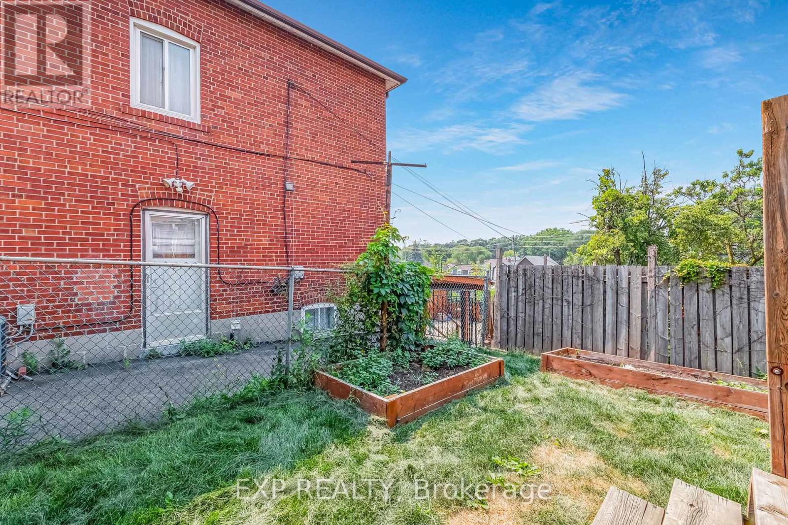 722 Weston Road, Toronto (Rockcliffe-Smythe), Ontario  M6N 3R5 - Photo 36 - W12411358