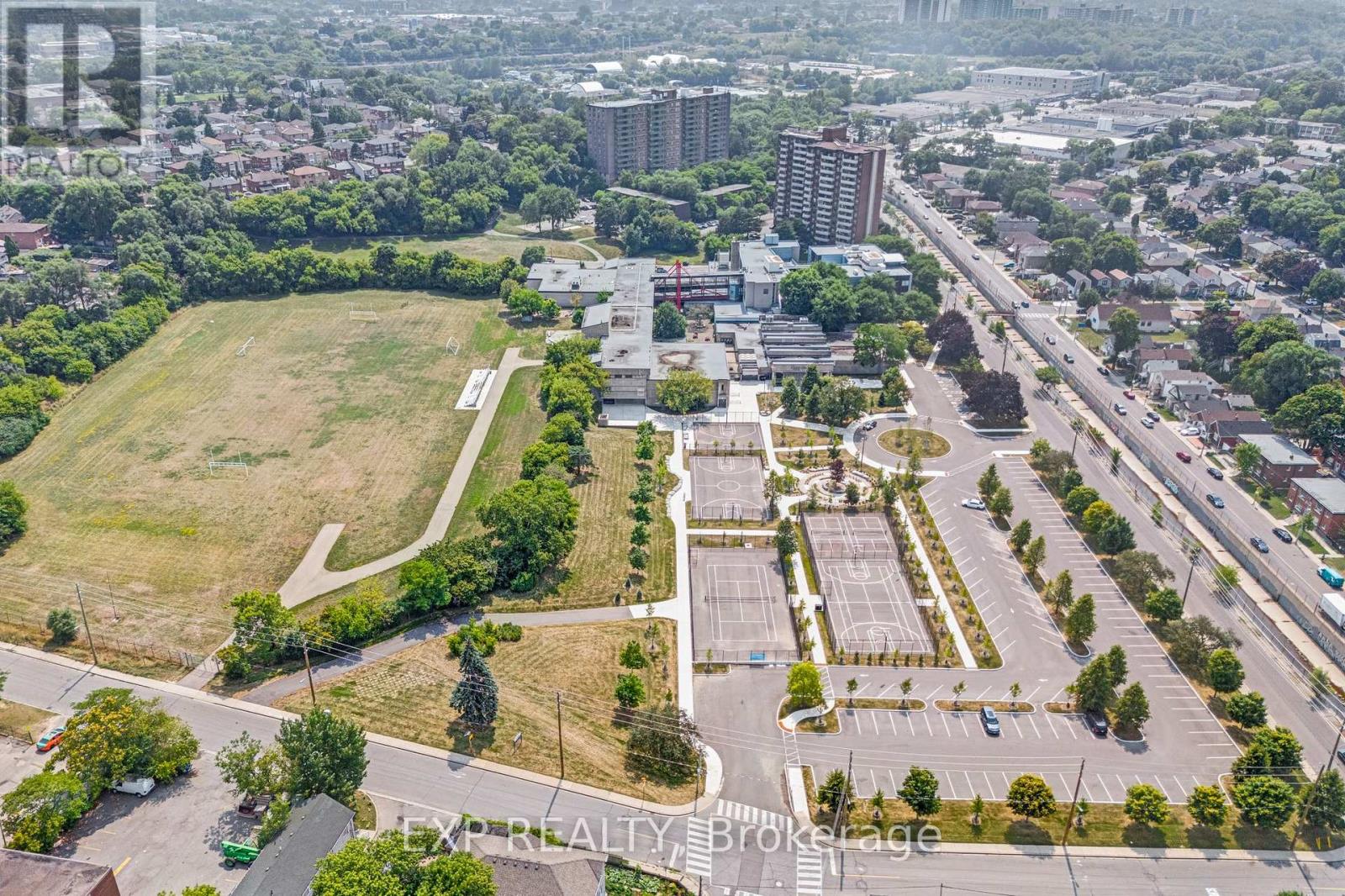 722 Weston Road, Toronto (Rockcliffe-Smythe), Ontario  M6N 3R5 - Photo 38 - W12411358