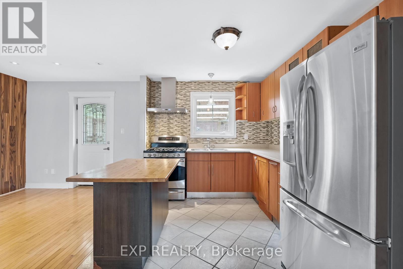 722 Weston Road, Toronto (Rockcliffe-Smythe), Ontario  M6N 3R5 - Photo 4 - W12411358