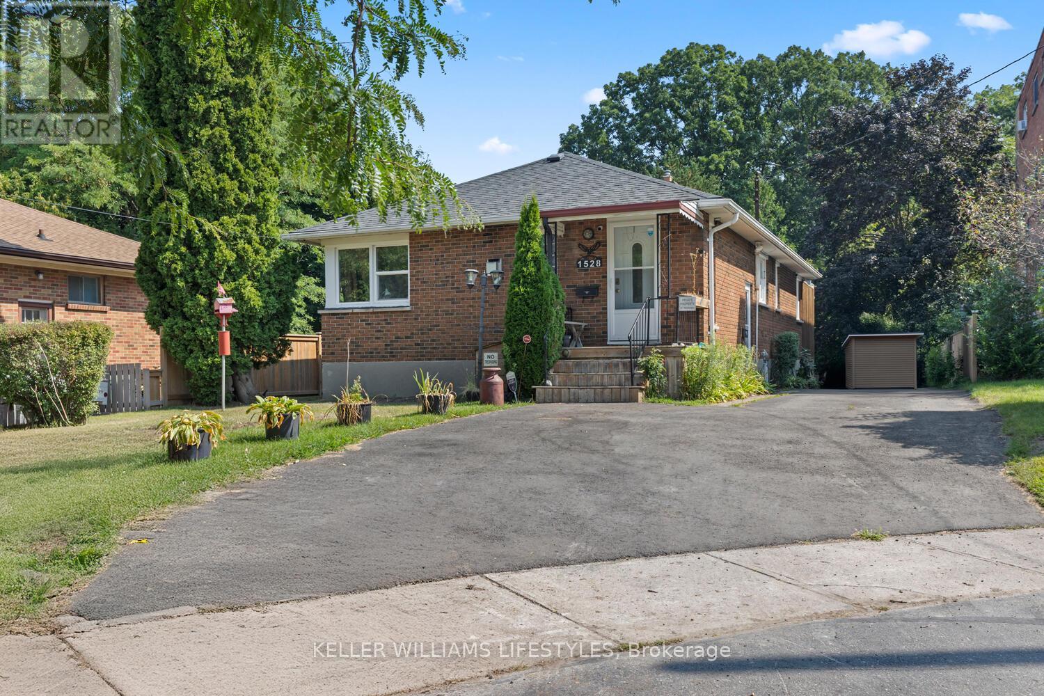 1528 Mclarenwood Terrace, London East, Ontario  N5W 1Y1 - Photo 1 - X12411371