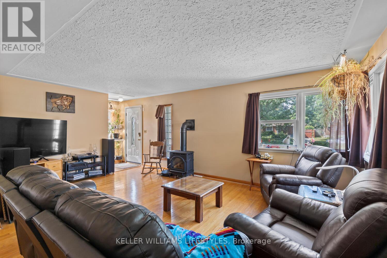 1528 Mclarenwood Terrace, London East, Ontario  N5W 1Y1 - Photo 10 - X12411371