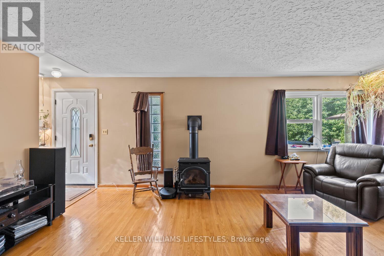1528 Mclarenwood Terrace, London East, Ontario  N5W 1Y1 - Photo 11 - X12411371
